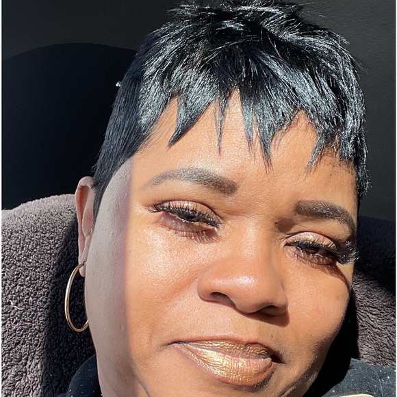 Meet your Posher, Yolanda - Picture 1 of 1